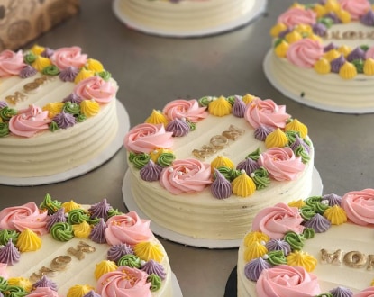 CUSTOMIZED CAKES